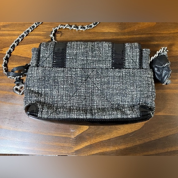 BRIGHTON Tweed Black Patent Leather Floral & Bow FOB Chain Purse - Picture 2 of 11